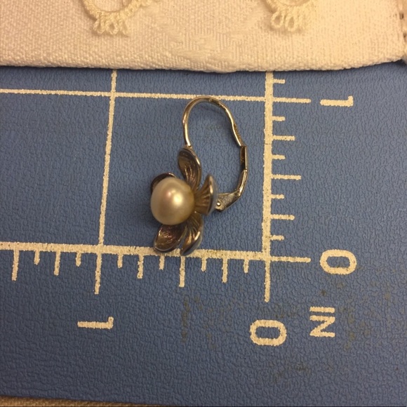 SALE ☄️Solid 14K Gold And Pearl Flower Earrings EC - Picture 10 of 11